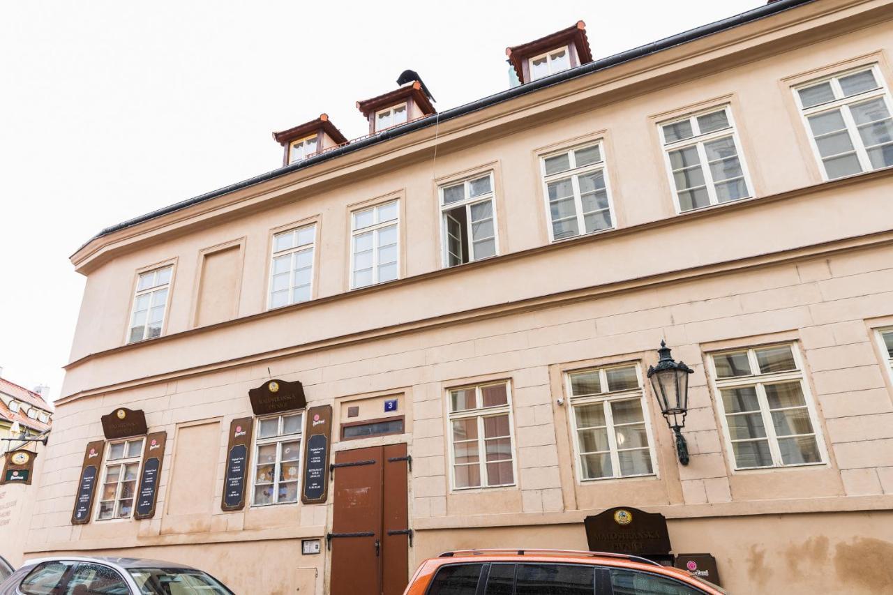 White Swan Boutique Apartments Prag Exteriör bild