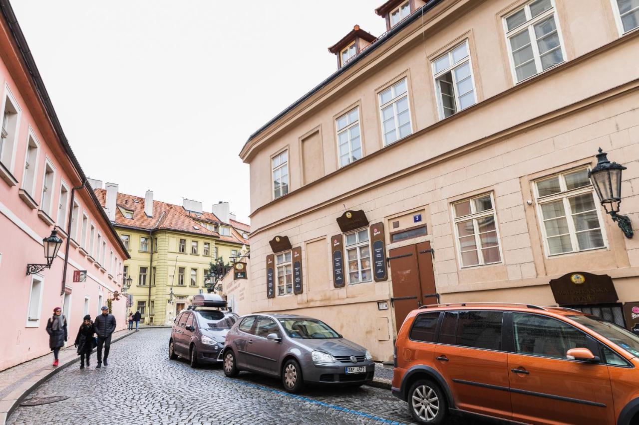 White Swan Boutique Apartments Prag Exteriör bild