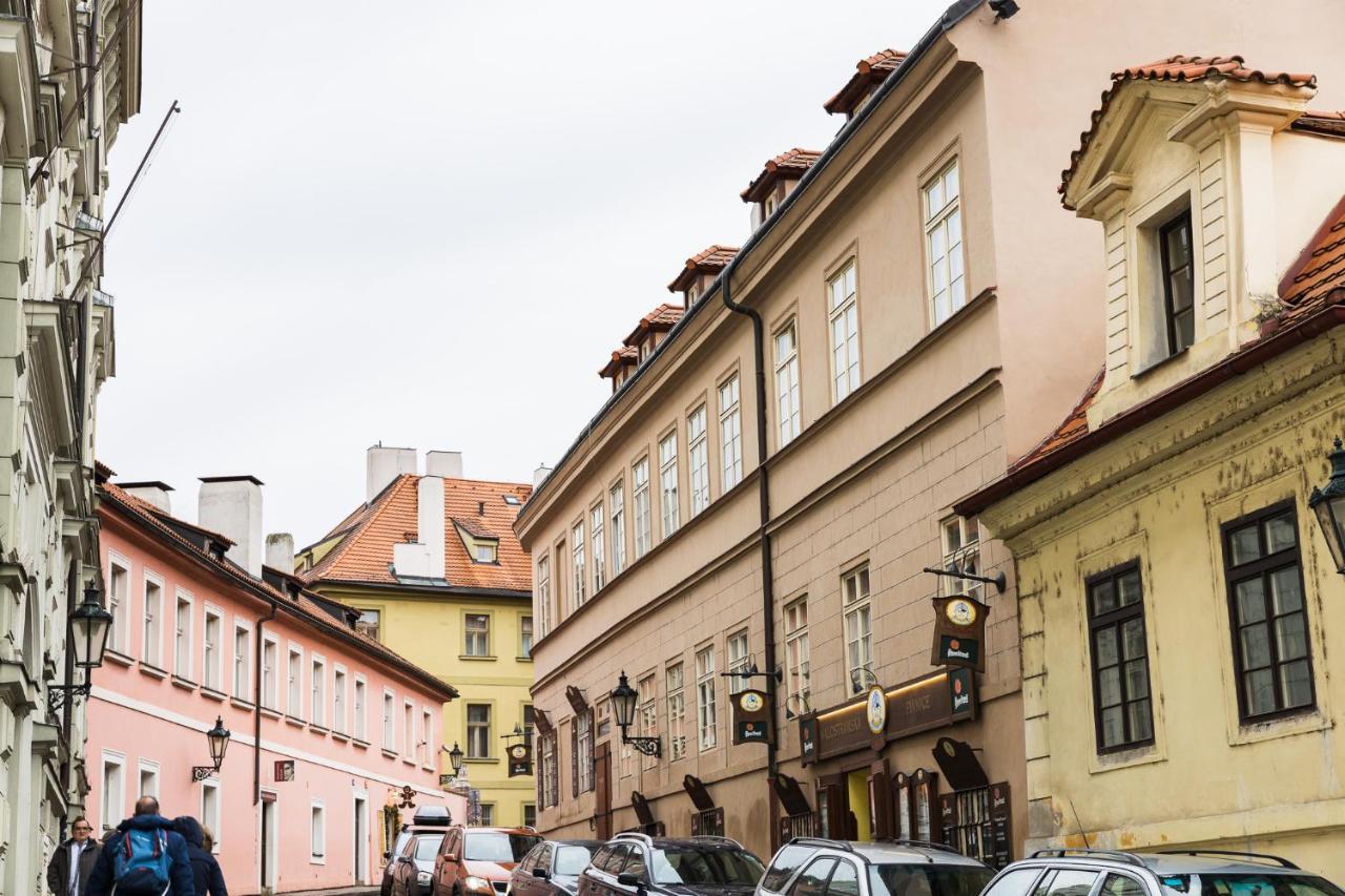 White Swan Boutique Apartments Prag Exteriör bild