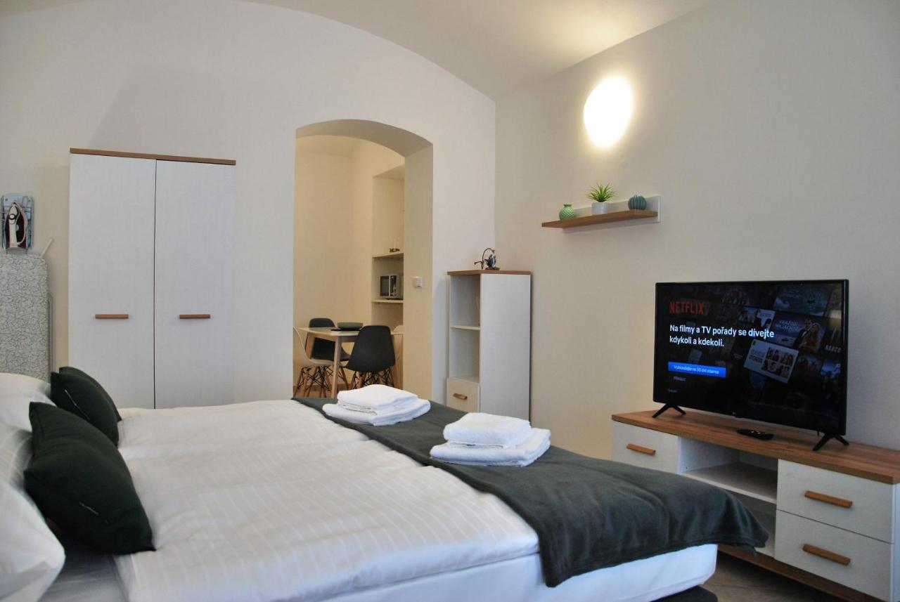 White Swan Boutique Apartments Prag Exteriör bild