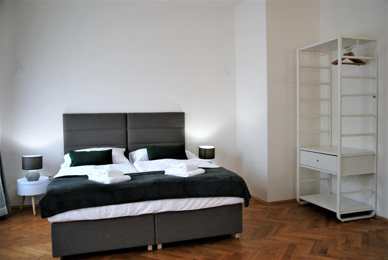White Swan Boutique Apartments Prag Exteriör bild