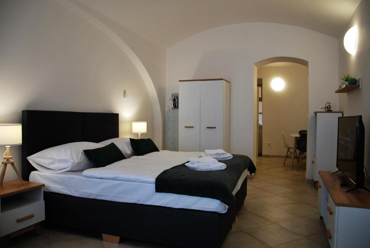 White Swan Boutique Apartments Prag Exteriör bild