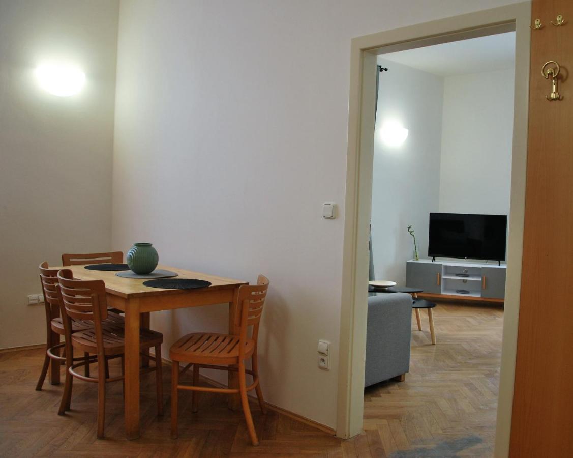 White Swan Boutique Apartments Prag Exteriör bild