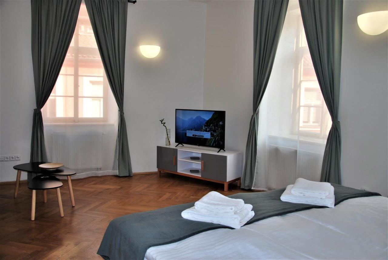 White Swan Boutique Apartments Prag Exteriör bild
