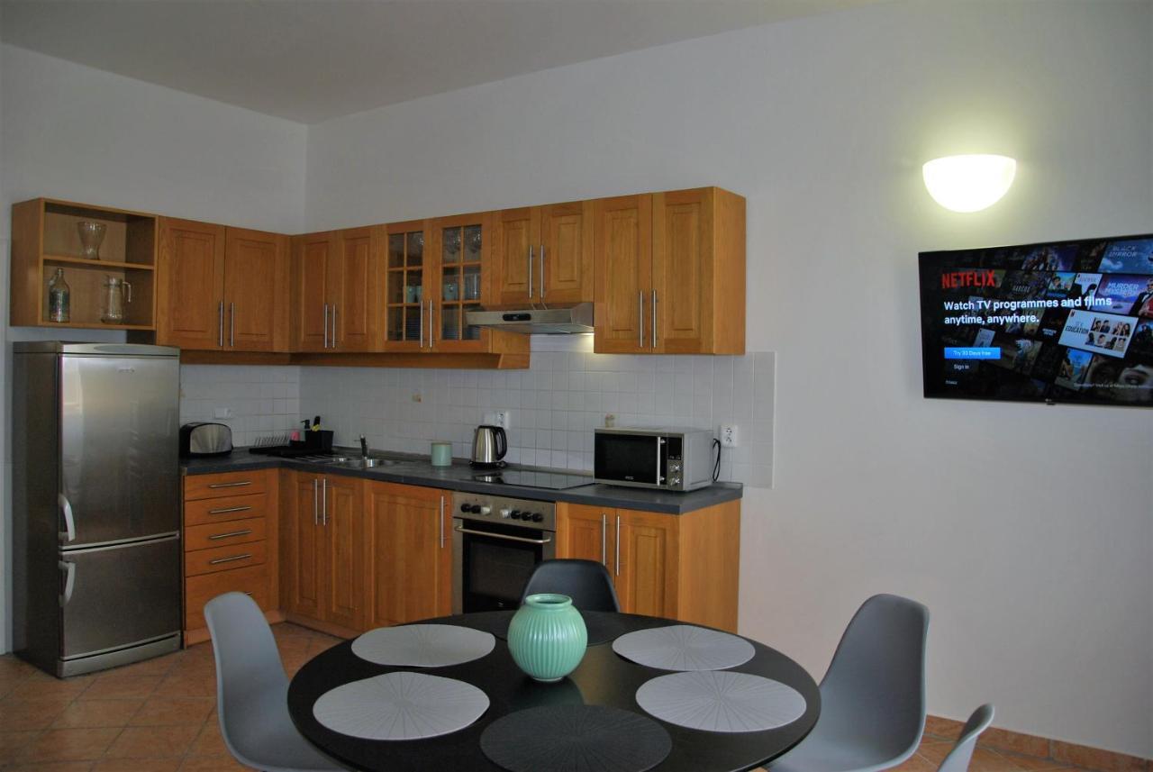 White Swan Boutique Apartments Prag Exteriör bild
