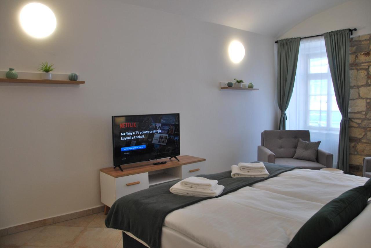 White Swan Boutique Apartments Prag Exteriör bild