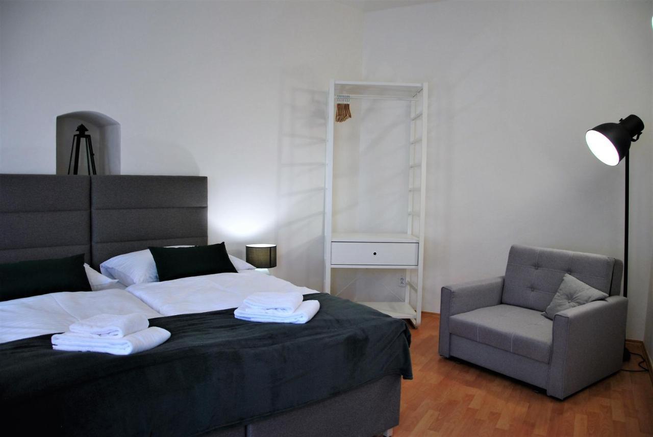 White Swan Boutique Apartments Prag Exteriör bild