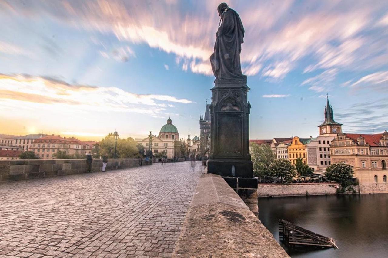 White Swan Boutique Apartments Prag Exteriör bild