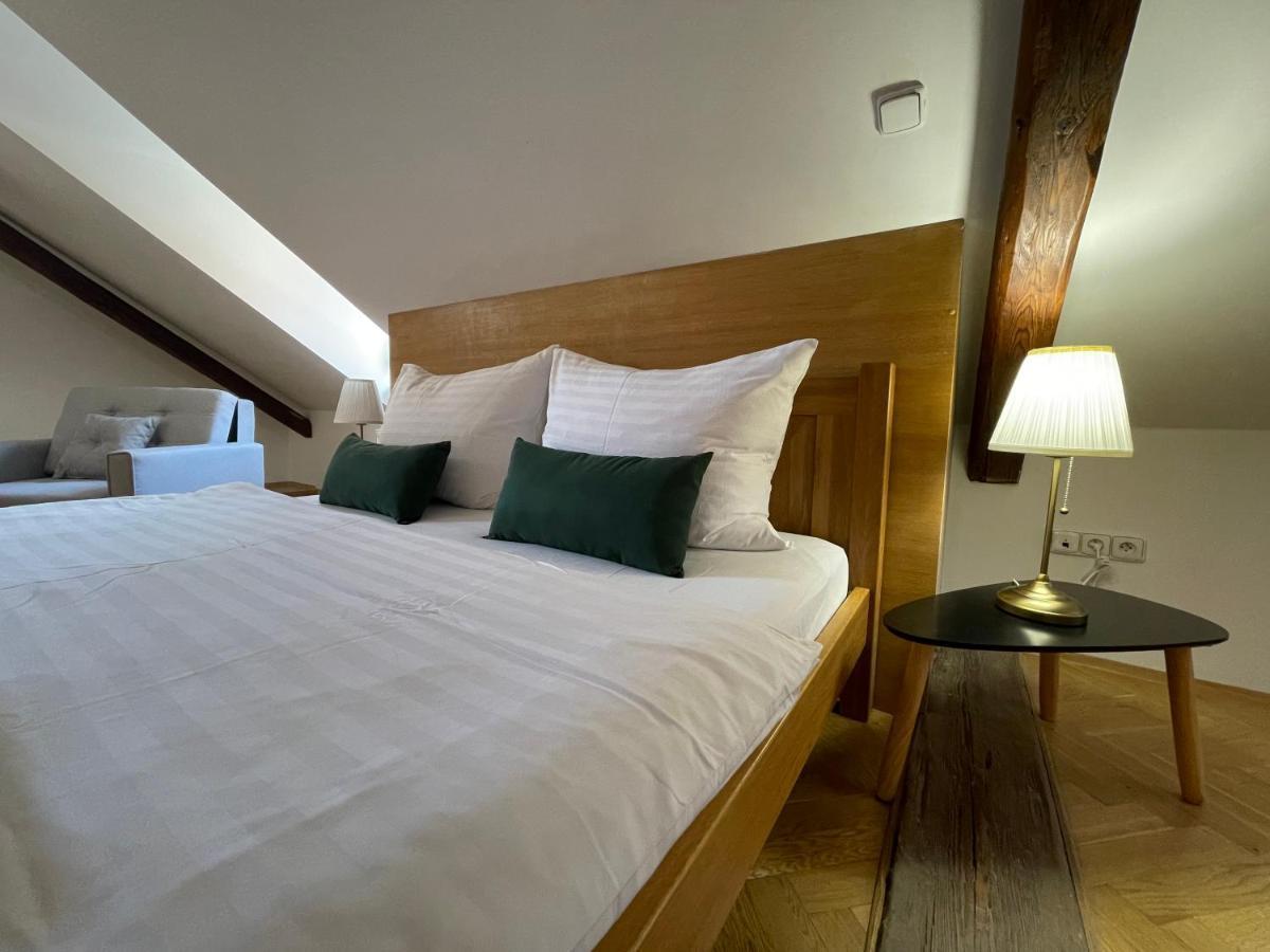 White Swan Boutique Apartments Prag Exteriör bild