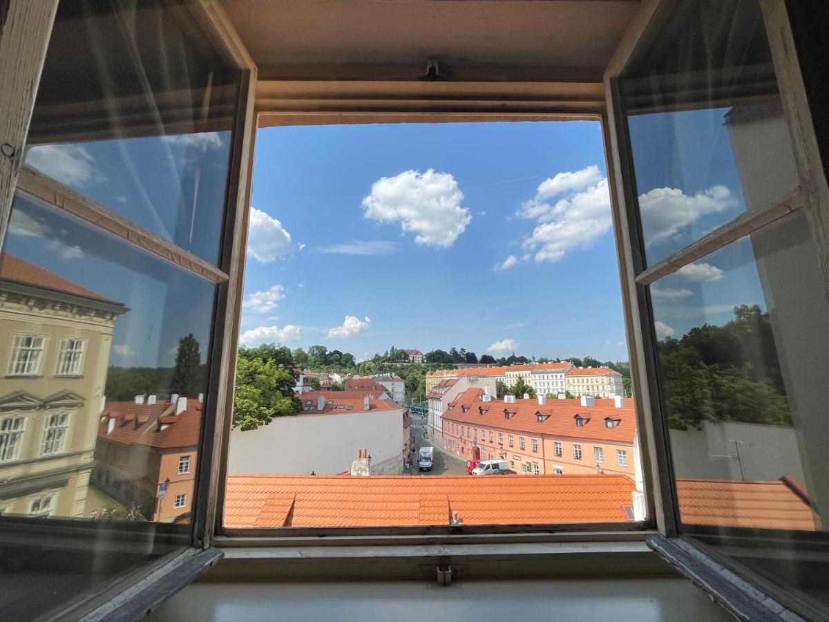 White Swan Boutique Apartments Prag Exteriör bild