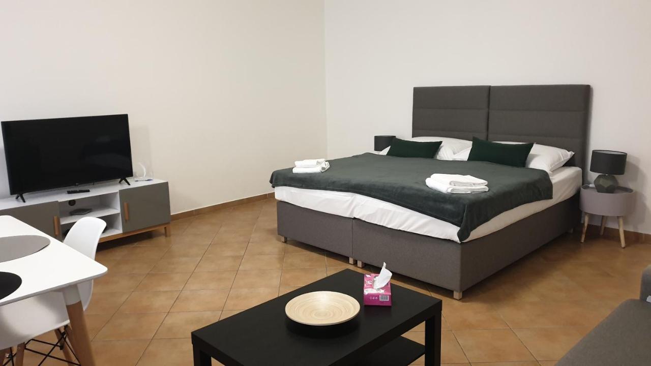 White Swan Boutique Apartments Prag Exteriör bild