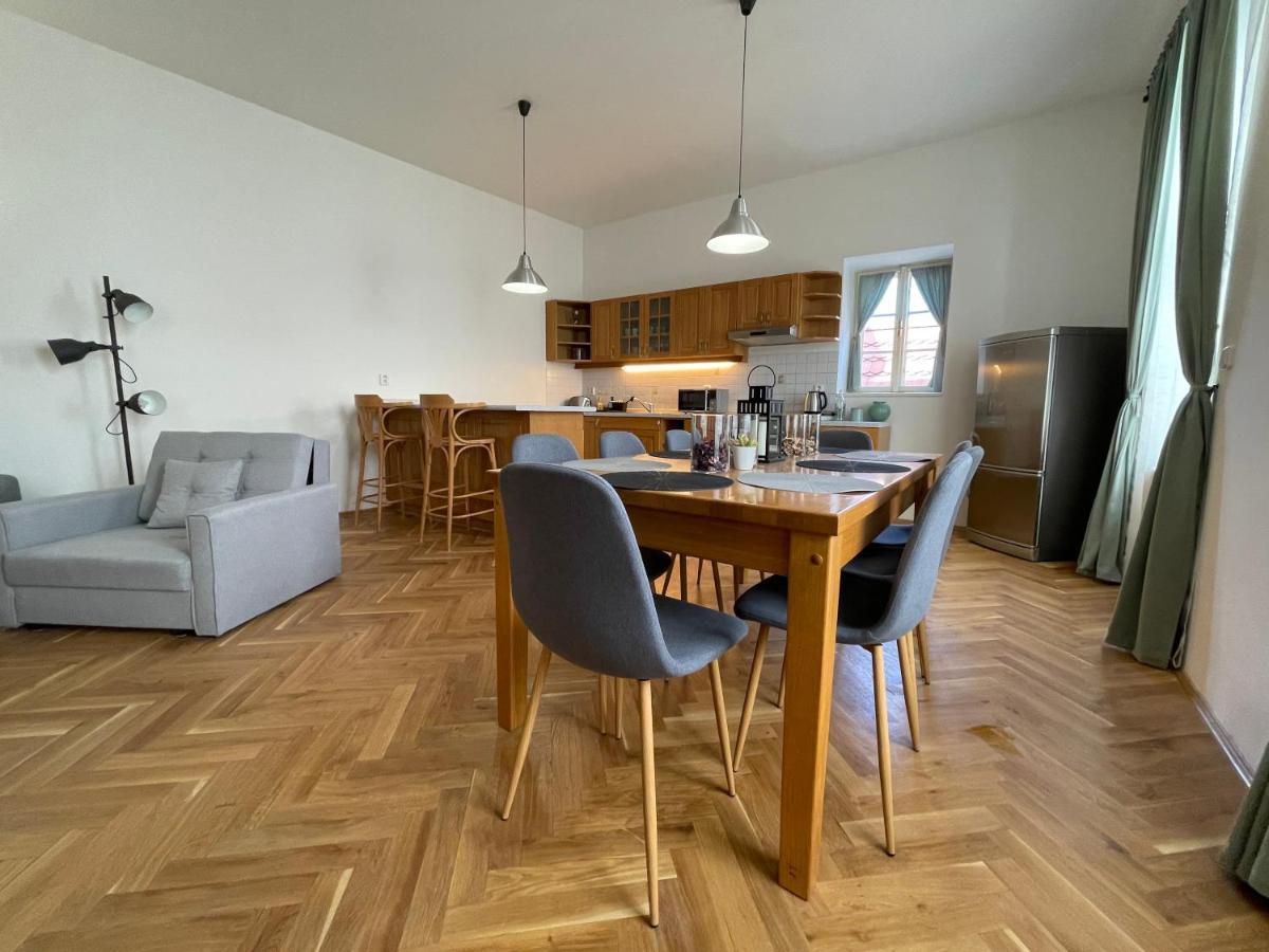 White Swan Boutique Apartments Prag Exteriör bild