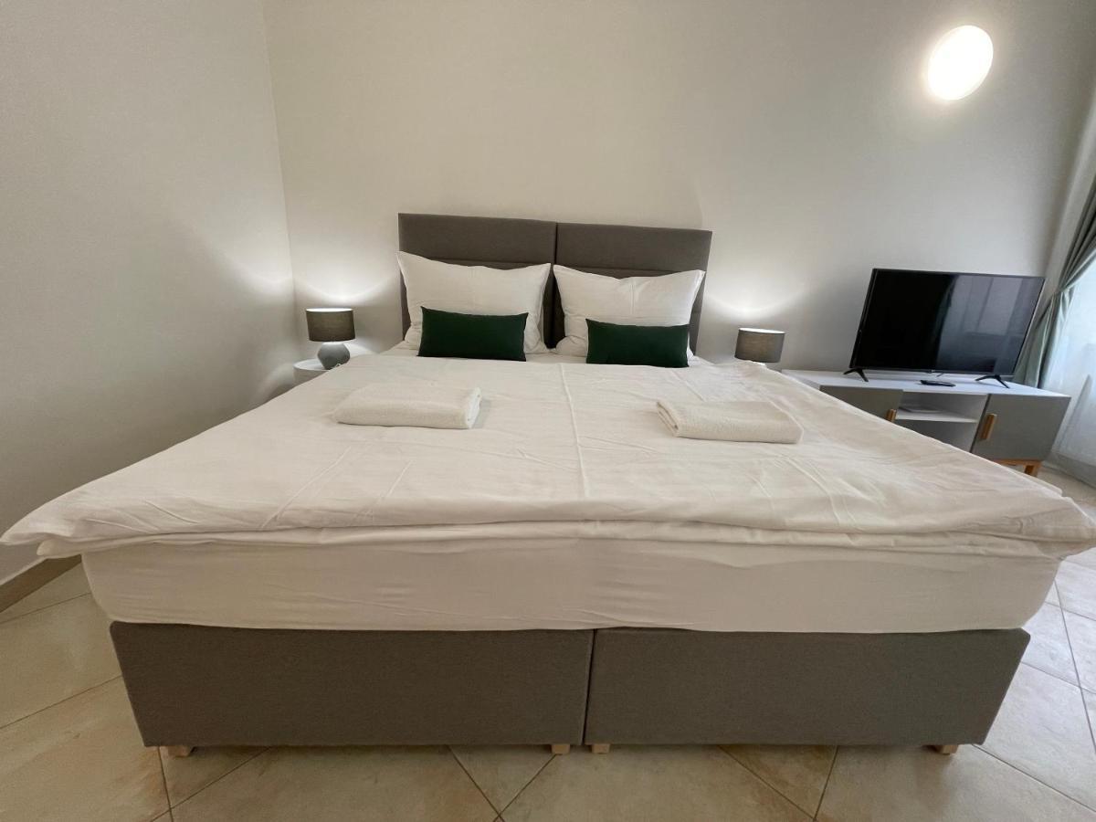 White Swan Boutique Apartments Prag Exteriör bild