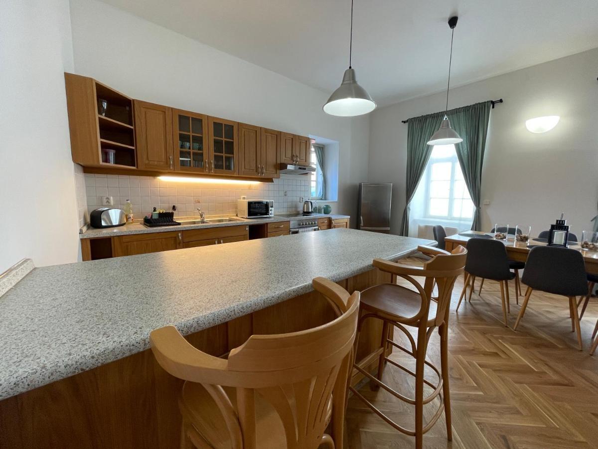 White Swan Boutique Apartments Prag Exteriör bild