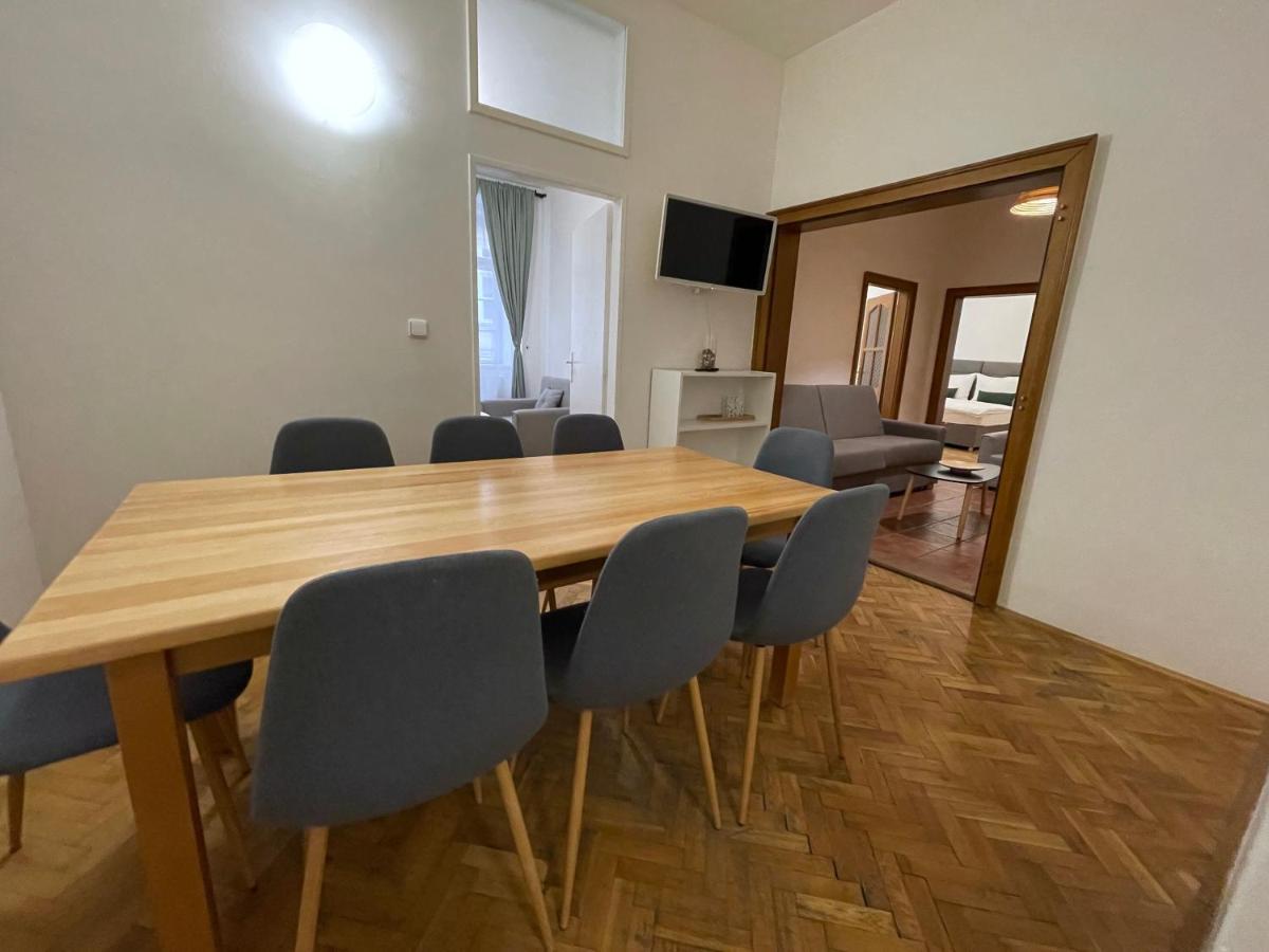 White Swan Boutique Apartments Prag Exteriör bild