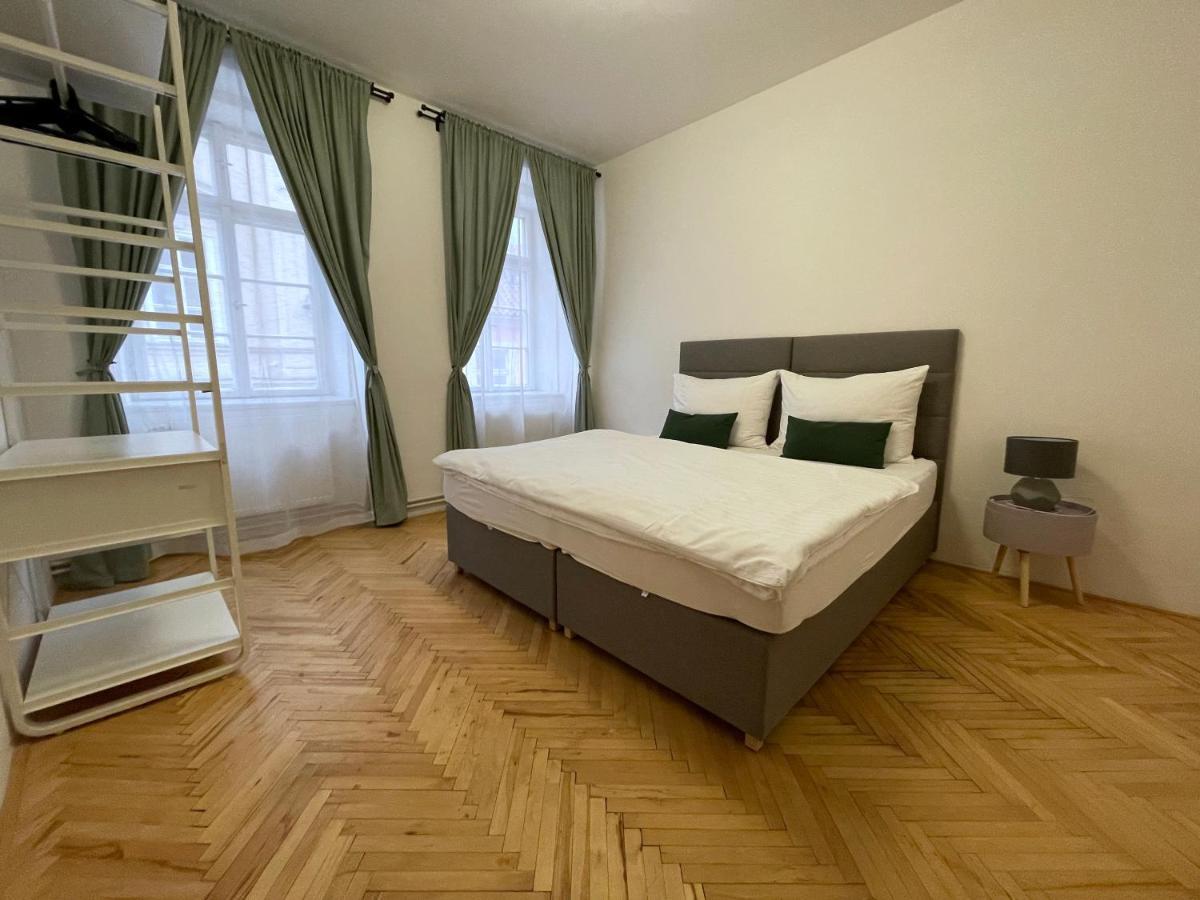 White Swan Boutique Apartments Prag Exteriör bild