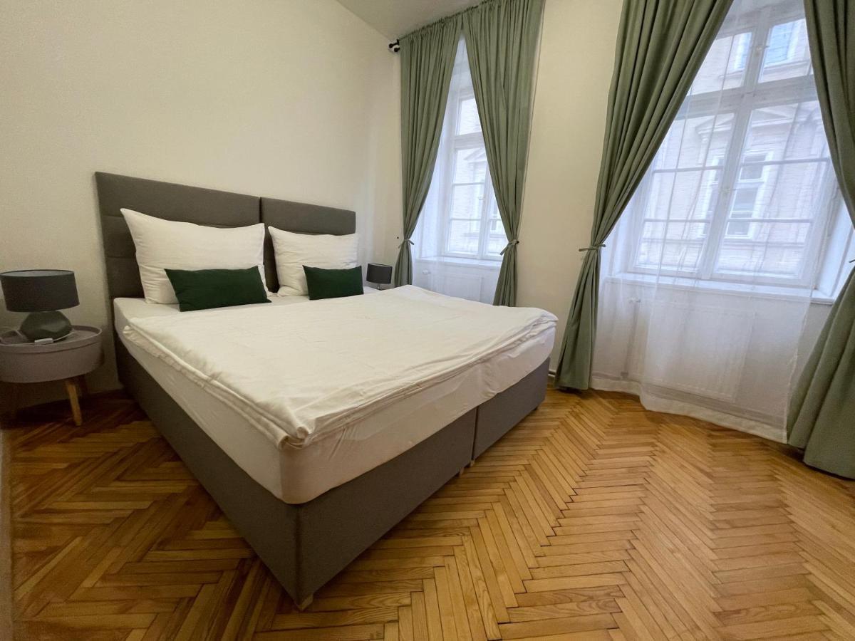 White Swan Boutique Apartments Prag Exteriör bild