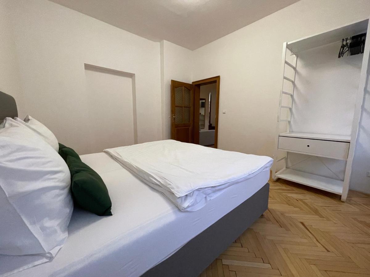 White Swan Boutique Apartments Prag Exteriör bild